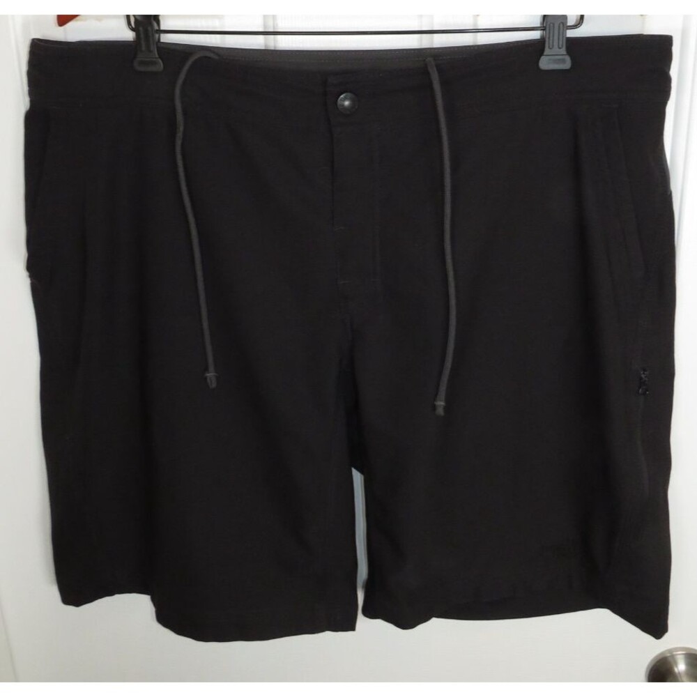 The North Face Men's 38 Performance Cargo Pocket Gym Board Shorts 10" Inseam